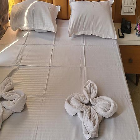 Hotel Ruchi Executive Szatara Kültér fotó