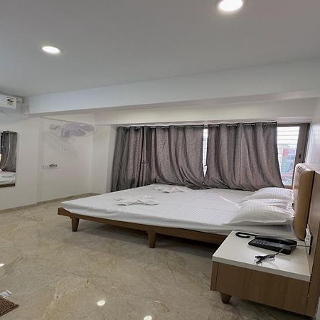 Hotel Ruchi Executive Szatara Kültér fotó