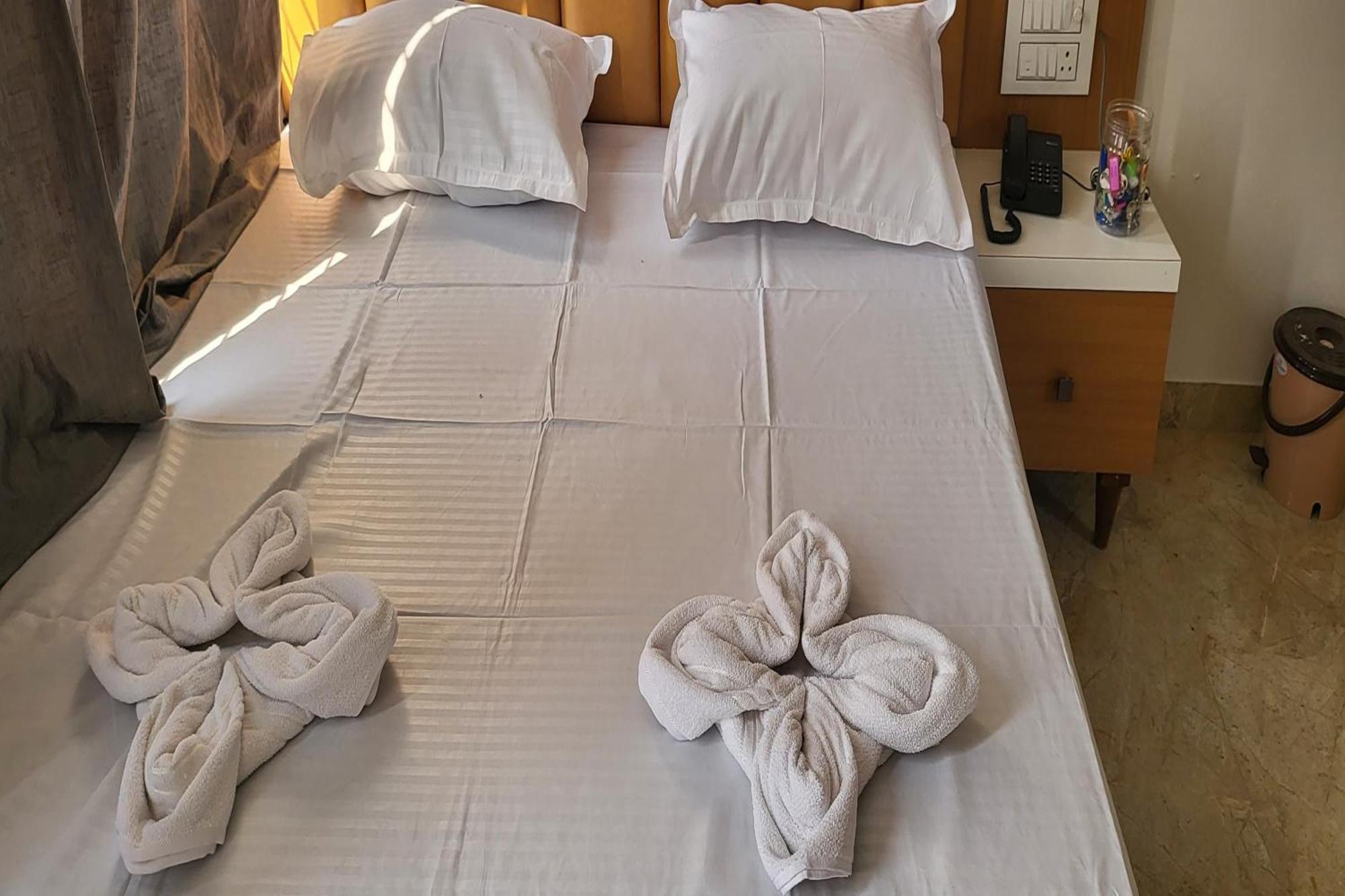 Hotel Ruchi Executive Szatara Kültér fotó