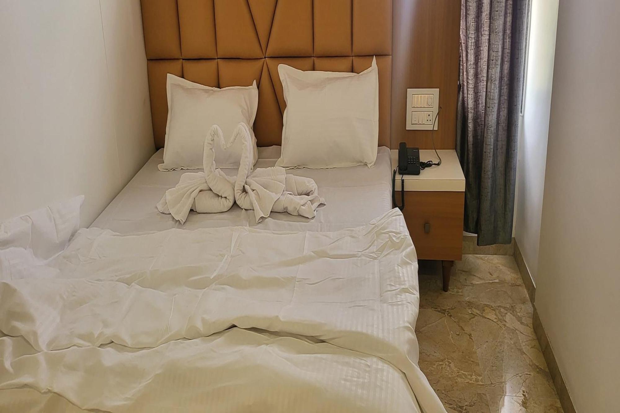 Hotel Ruchi Executive Szatara Kültér fotó